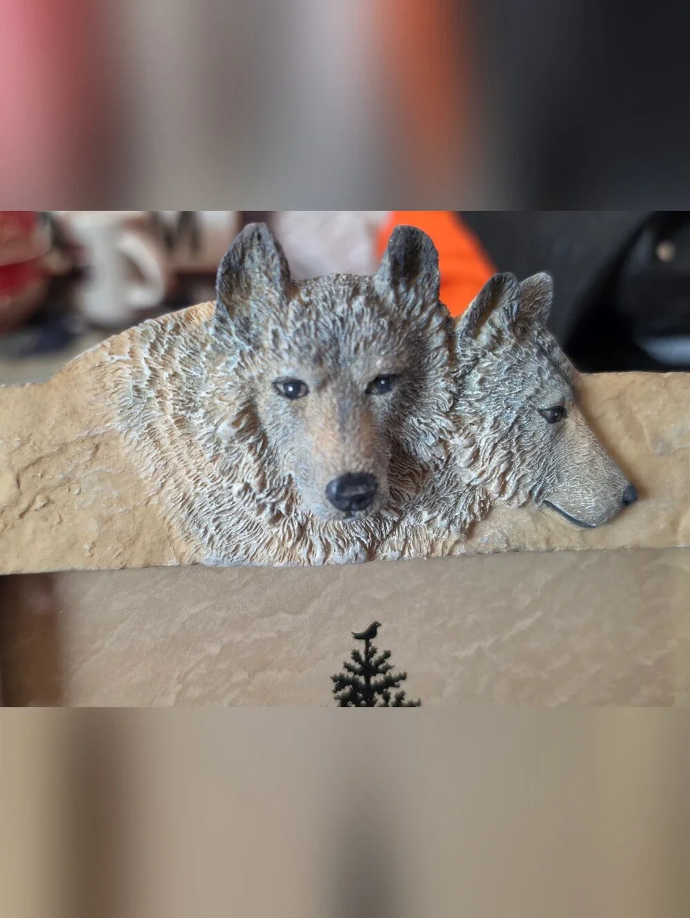 Rustic Wolf Duo 3D 4x6 Picture Frame - Natural Stone Finish Paw Print